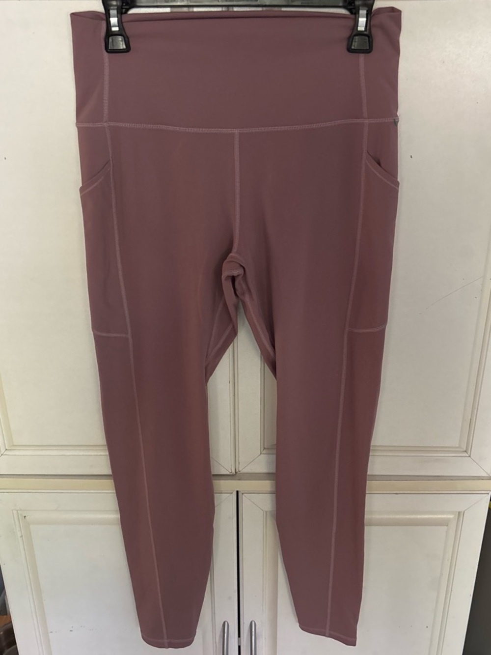 High-Rise Mauve Leggings with Side Pockets - Picture 4 of 8